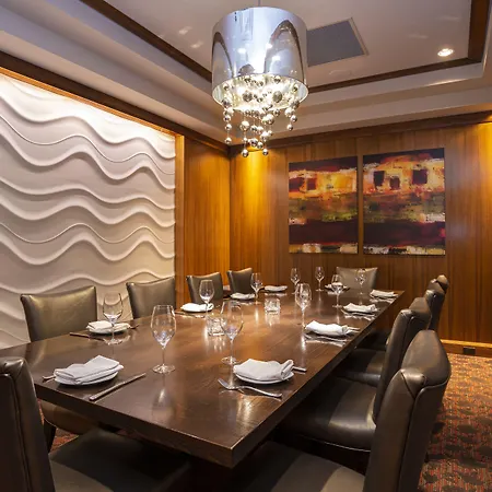 Best Western Premier Chateau Granville Hotel & Suites & Conference Centre-3